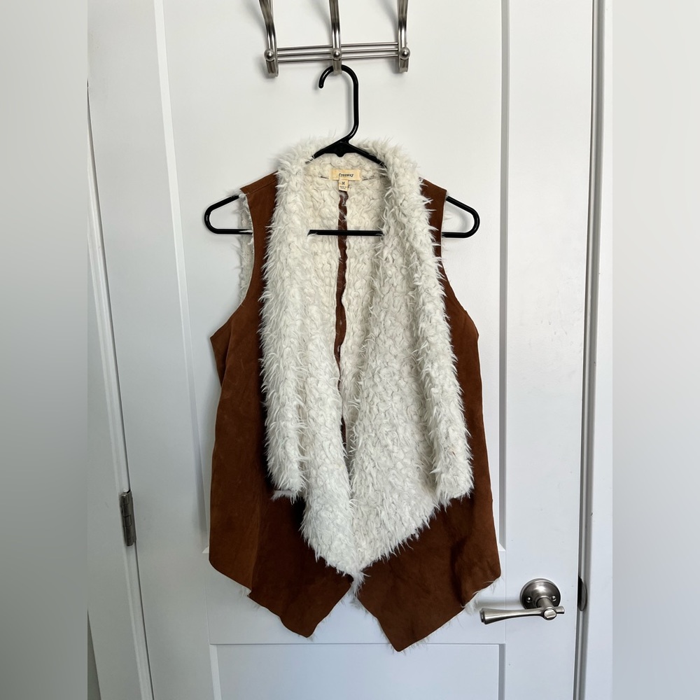 Freeway Brown Faux Suede Vest with White Fuzzy Interior, Size Medium